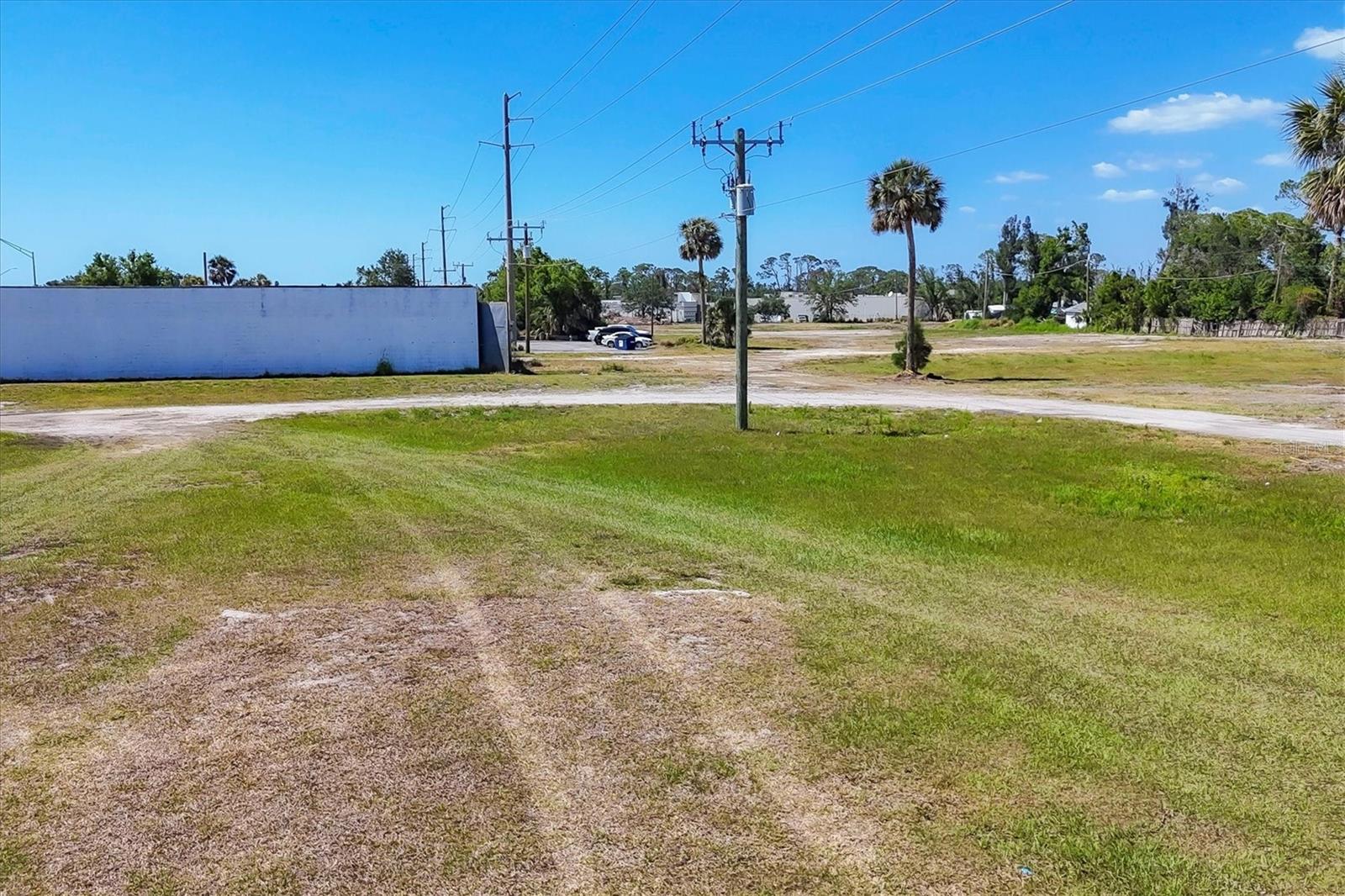 2225 S Tamiami Tr S Property Photo 16