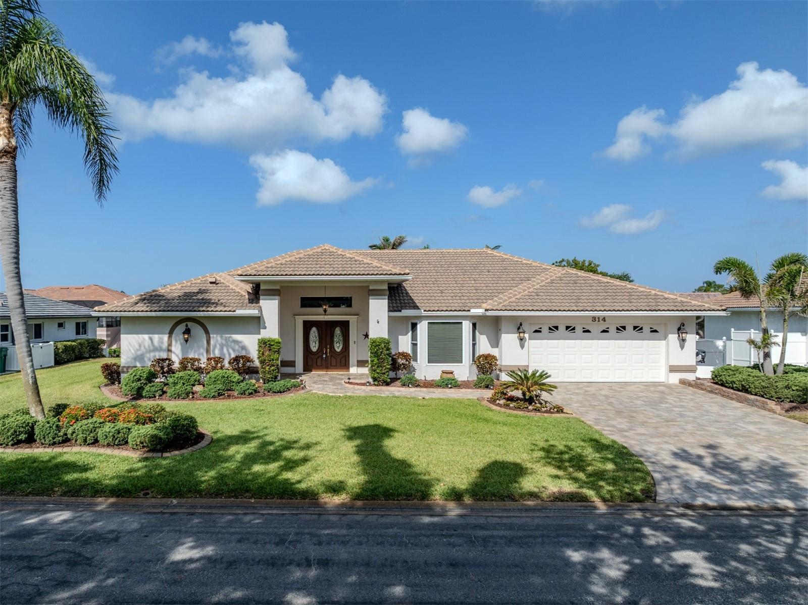 314 Oakwood Cir Property Photo