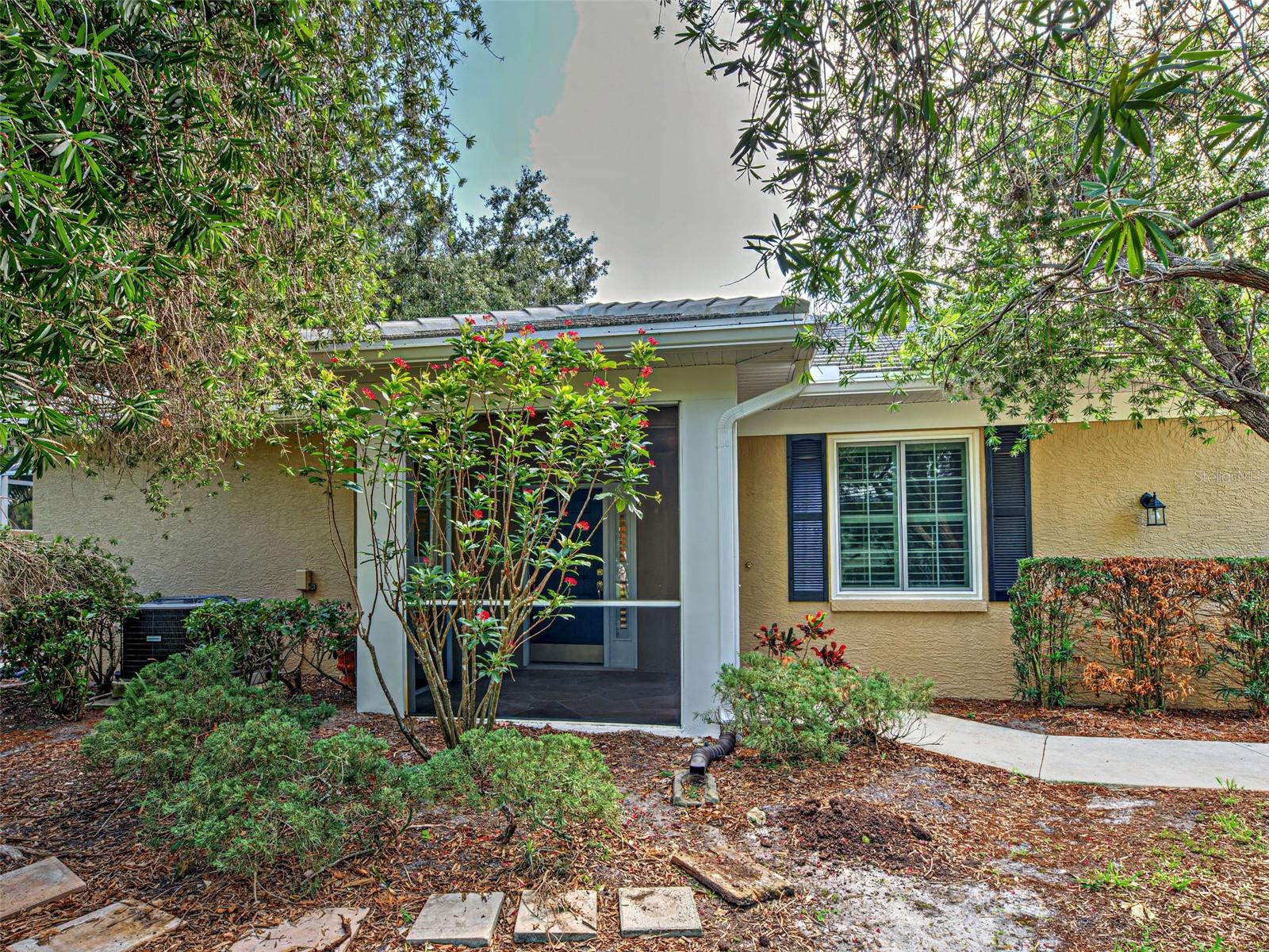 912 Barclay Ct Property Photo 5