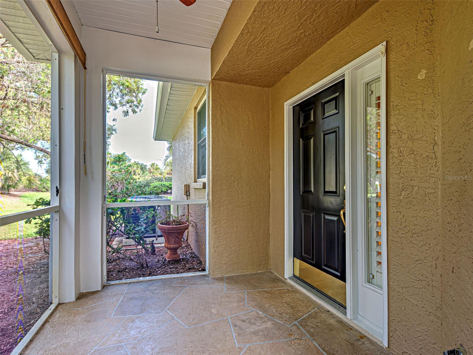 912 Barclay Ct Property Photo 6