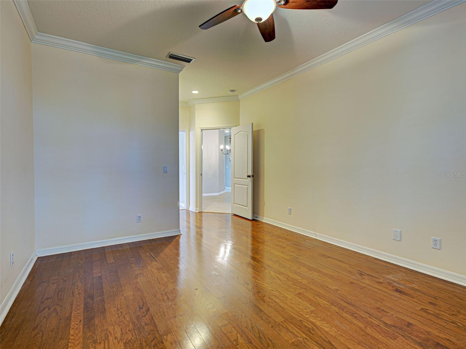 912 Barclay Ct Property Photo 25
