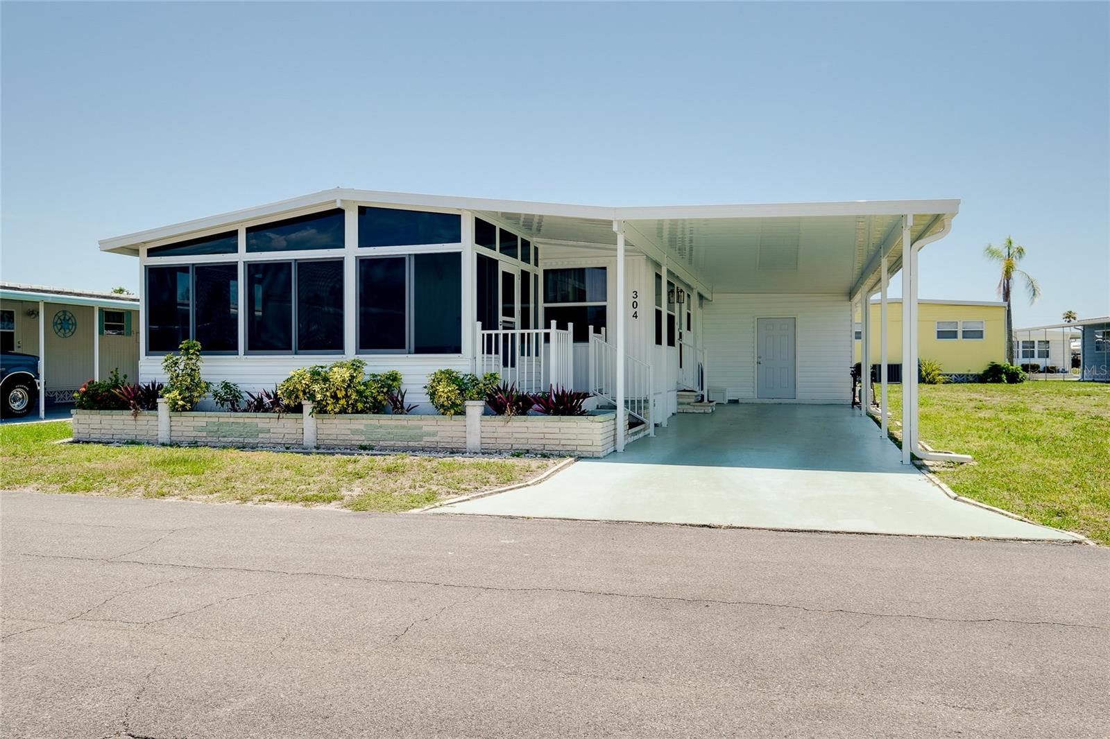304 ROMA RD Property Photo 1