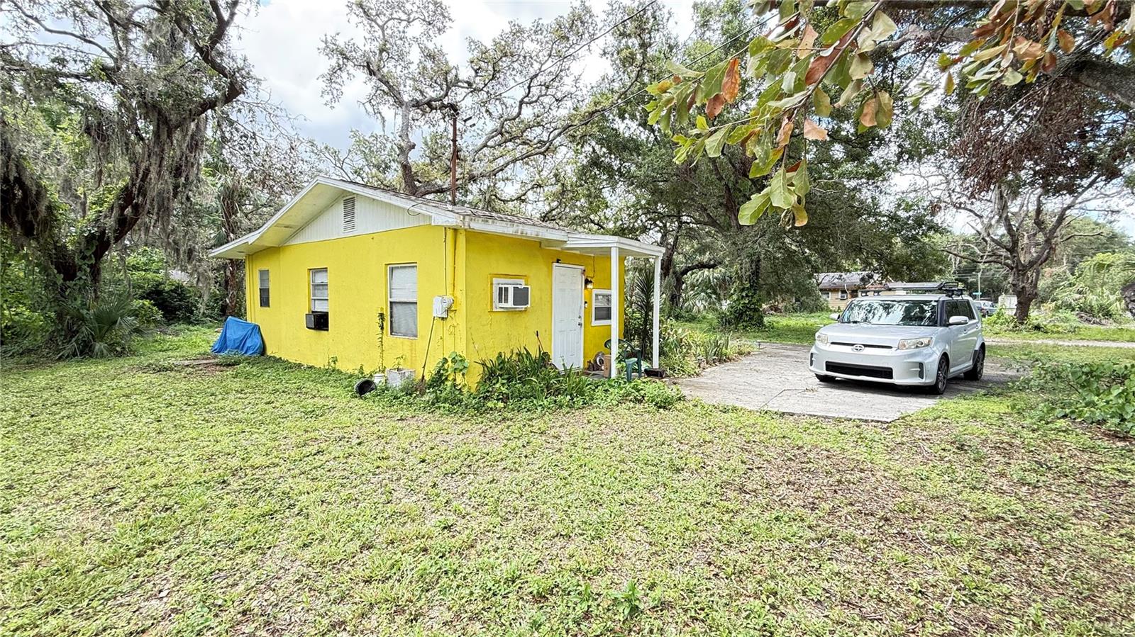 620 Winham St Property Photo 6