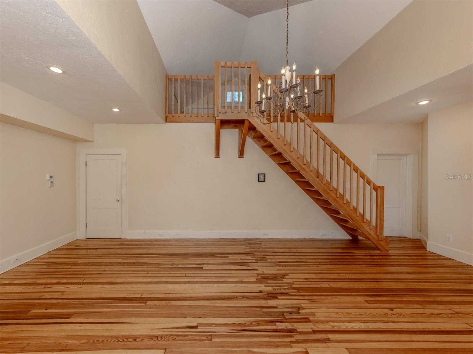 726 Eagle Point Dr Property Photo 5