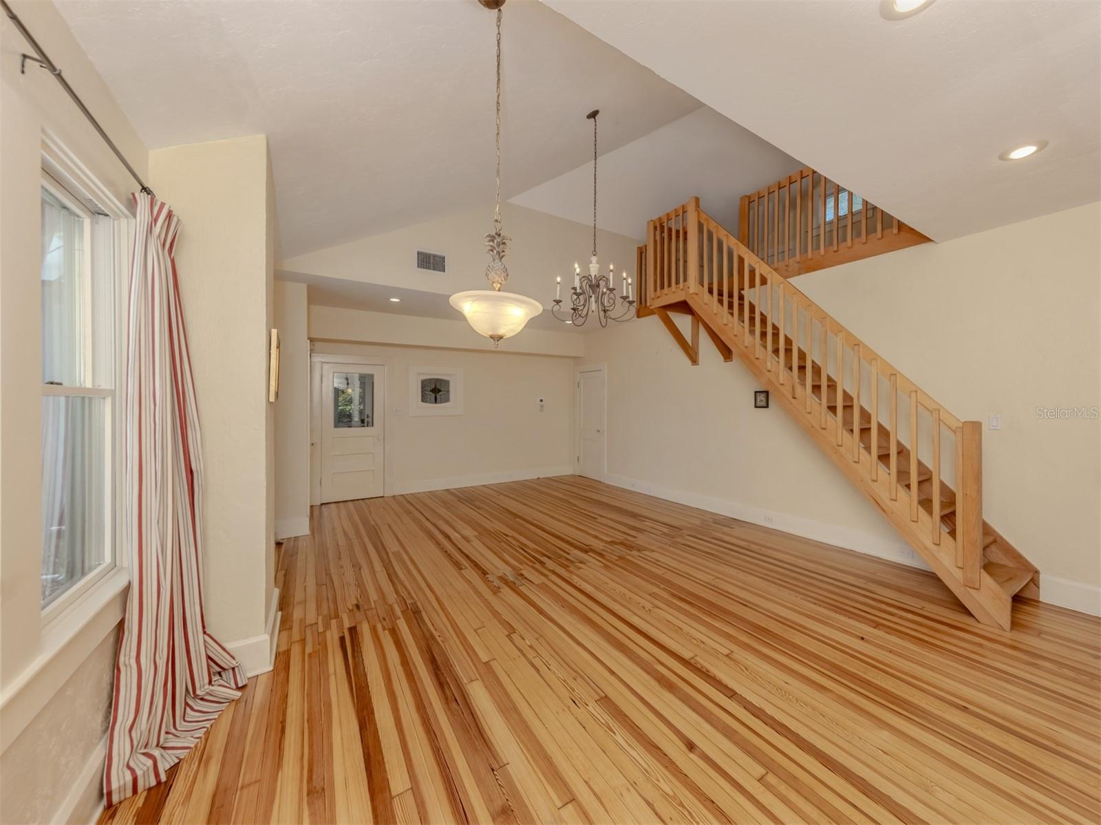 726 Eagle Point Dr Property Photo 9
