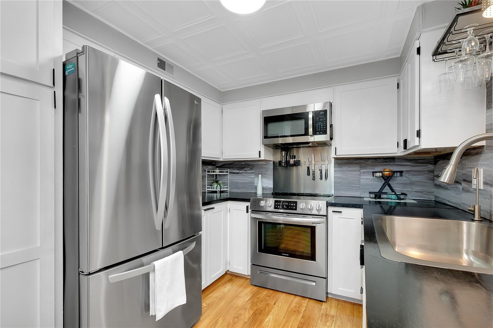 214 Roma Rd Property Photo 5