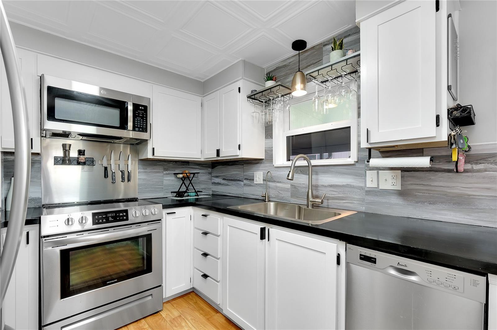 214 Roma Rd Property Photo 9
