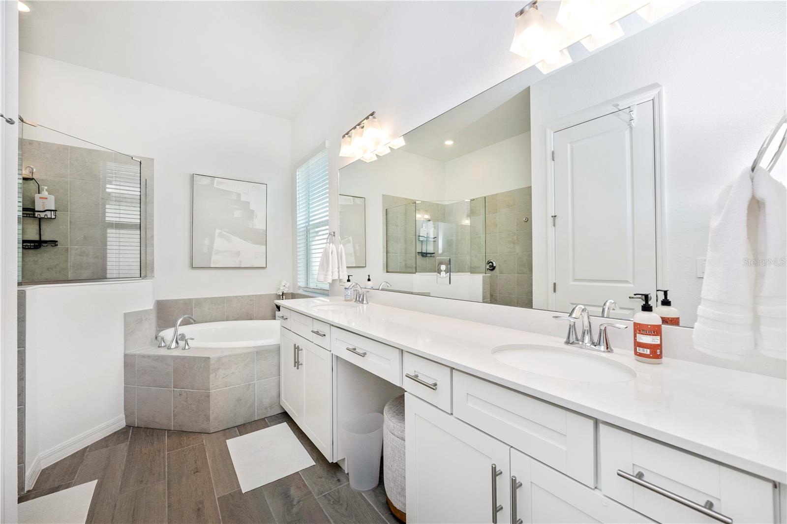 17662 Santorini Ct Property Photo 25
