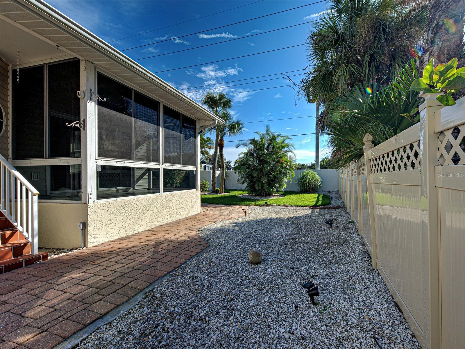 1801 Highland Rd Property Photo 4