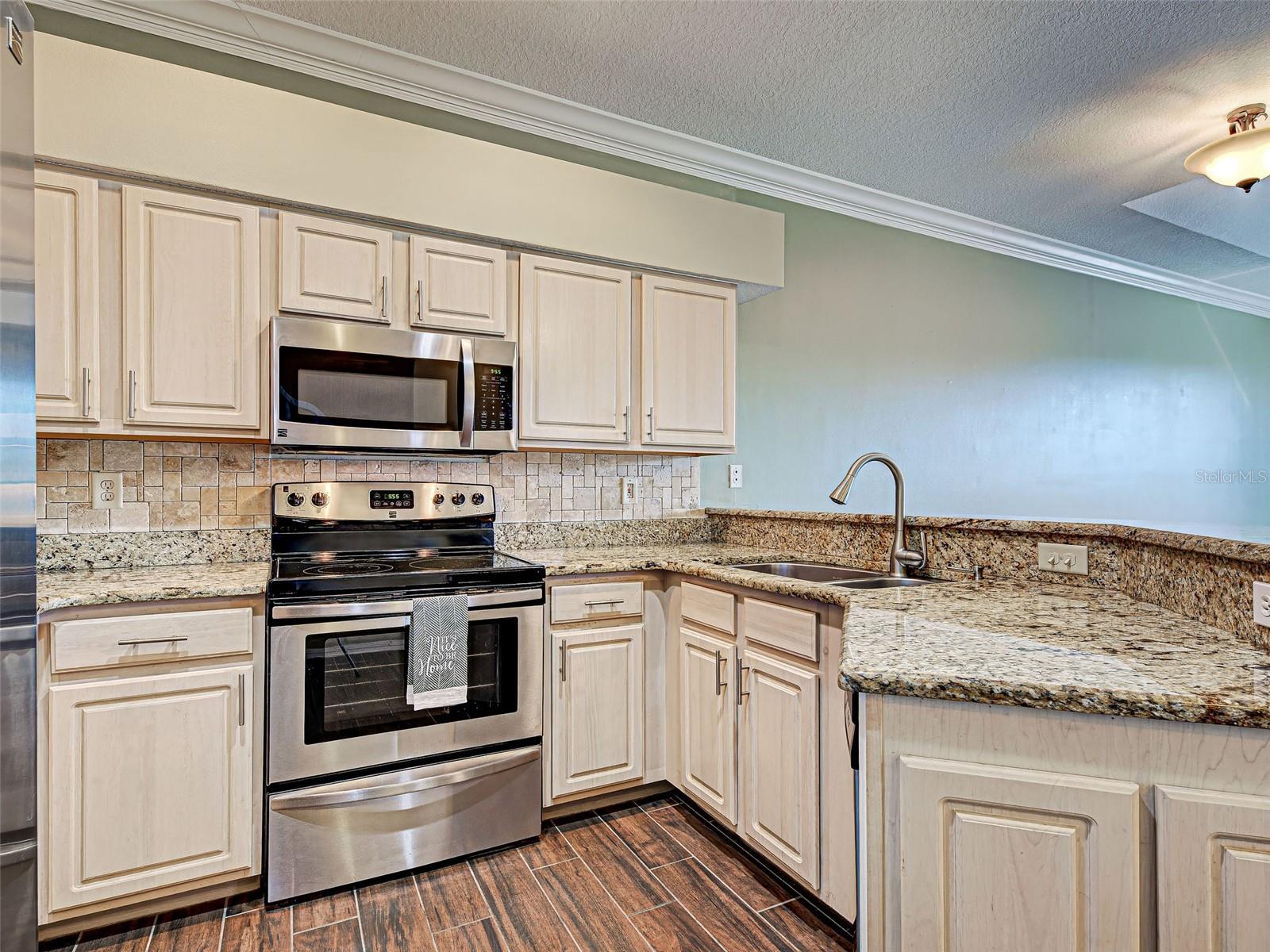 1801 Highland Rd Property Photo 12