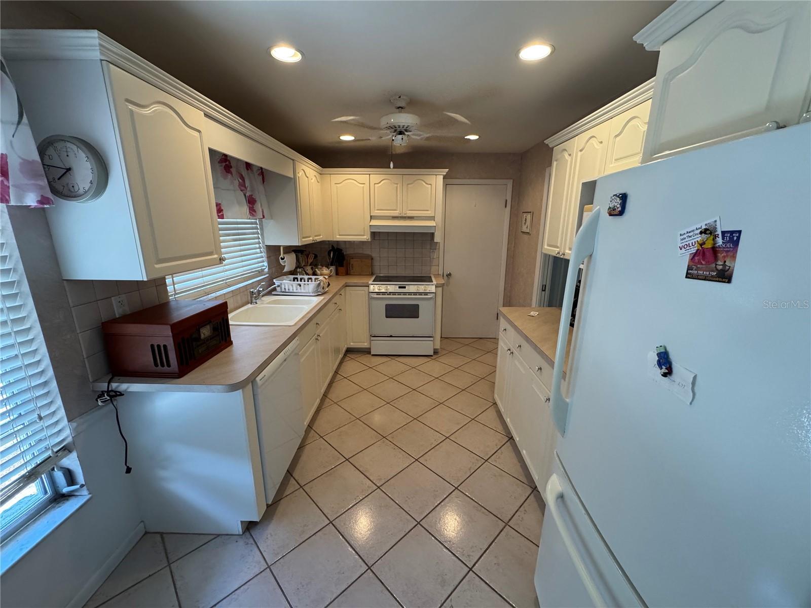 239 Hammock Ter Property Photo 3