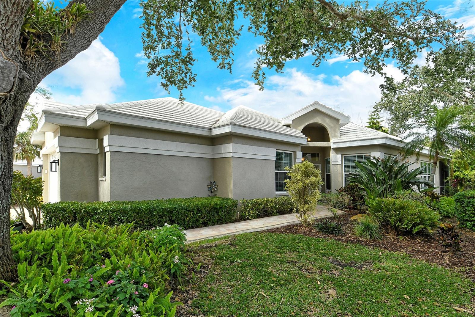 560 FALLBROOK DR Property Photo 1