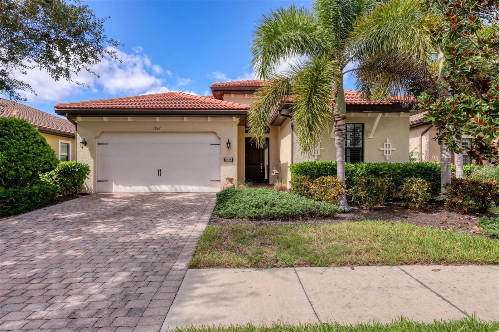 1069 BLUFFWOOD DR Property Photo 1