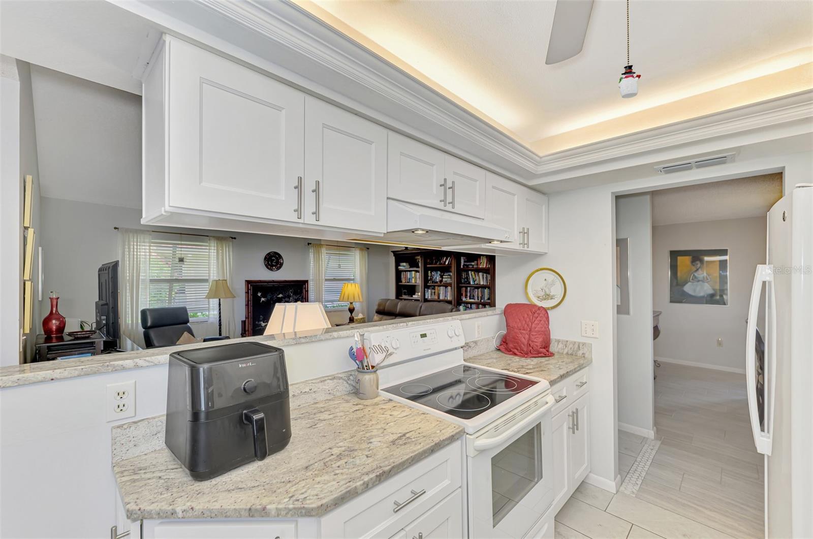 3168 E Village Dr Property Photo 26
