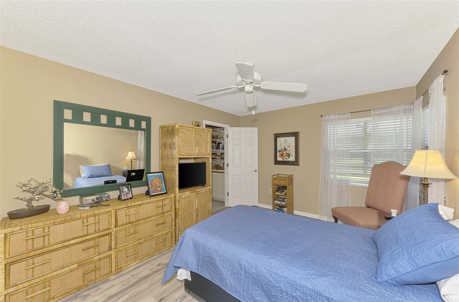 3168 E Village Dr Property Photo 38