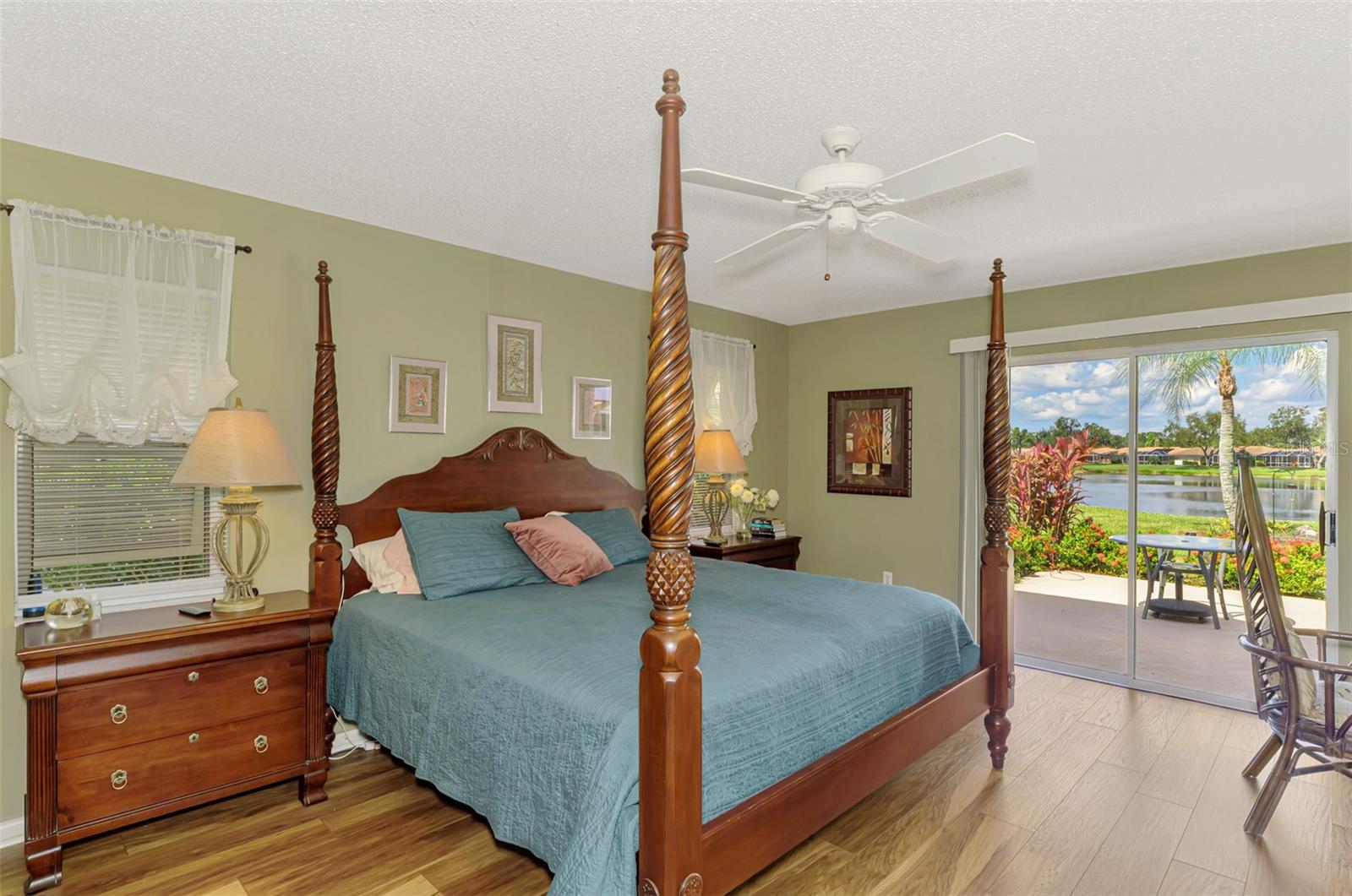 3168 E Village Dr Property Photo 39