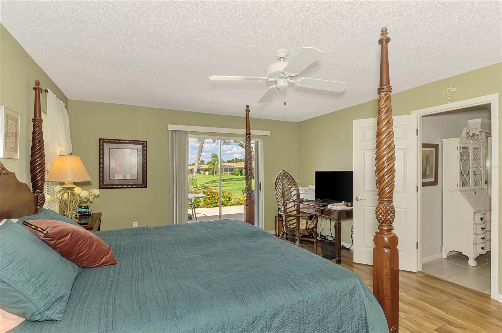 3168 E Village Dr Property Photo 40