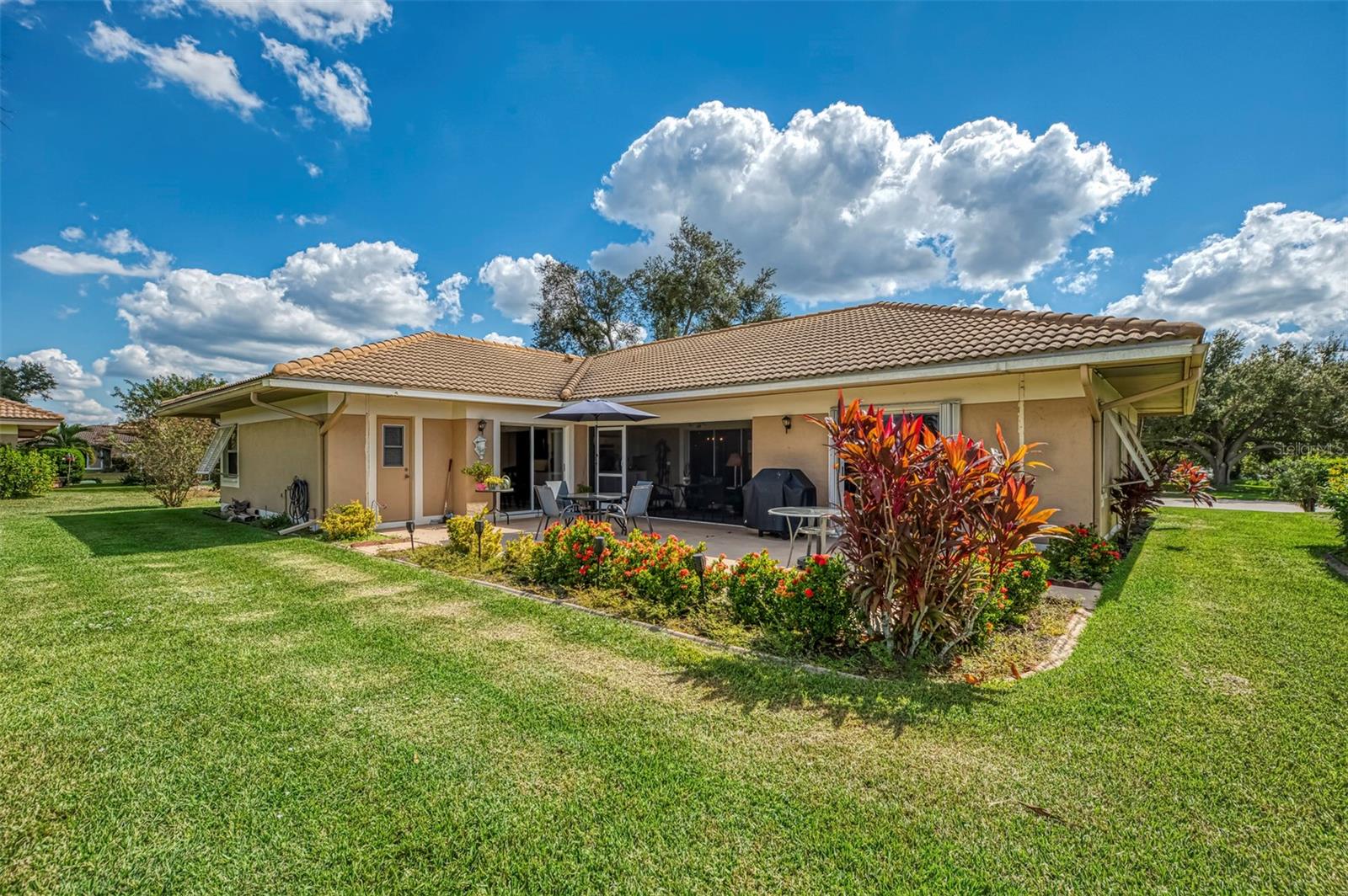 3168 E Village Dr Property Photo 56