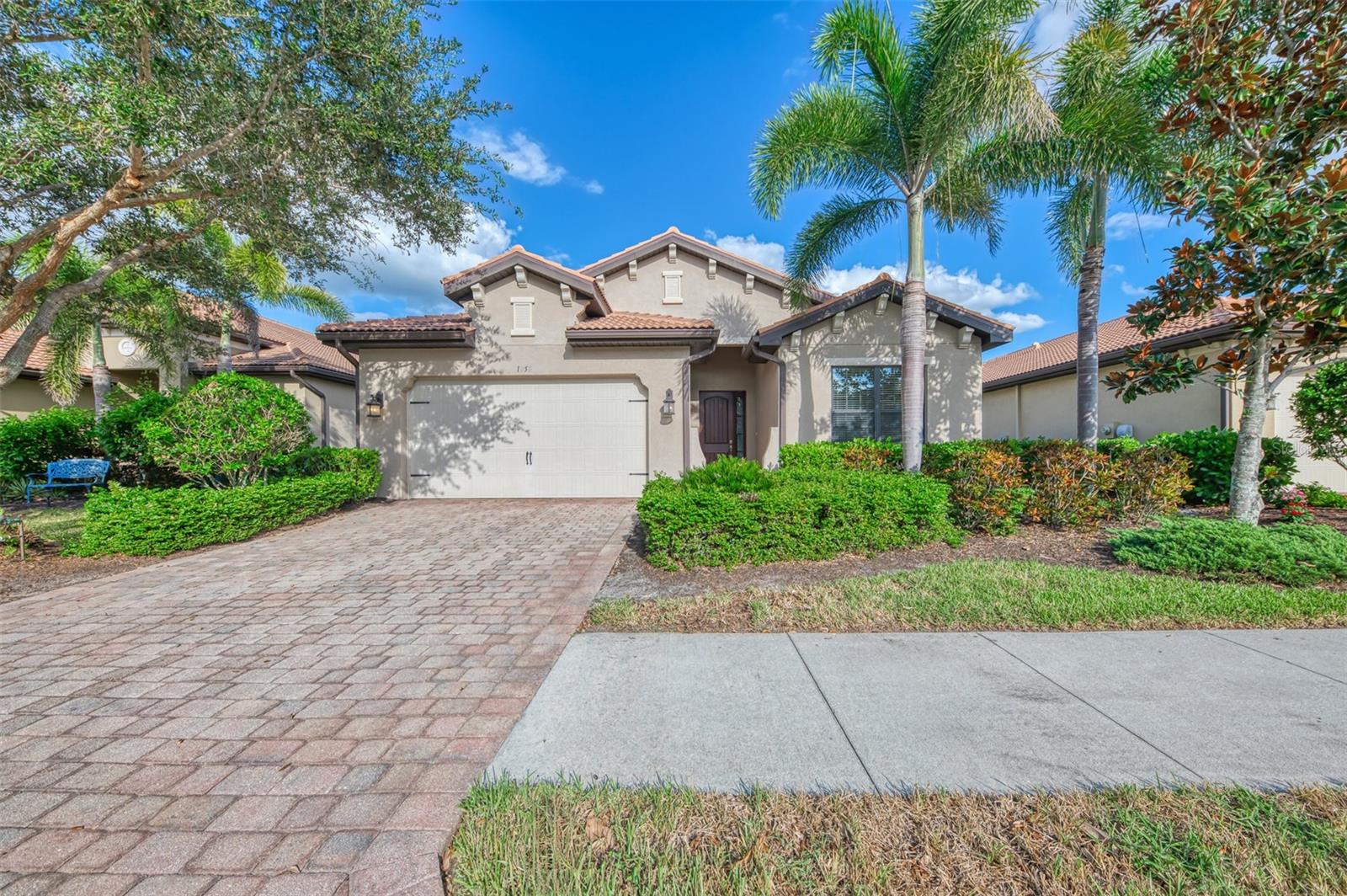 1050 Bluffwood Dr Property Photo 4