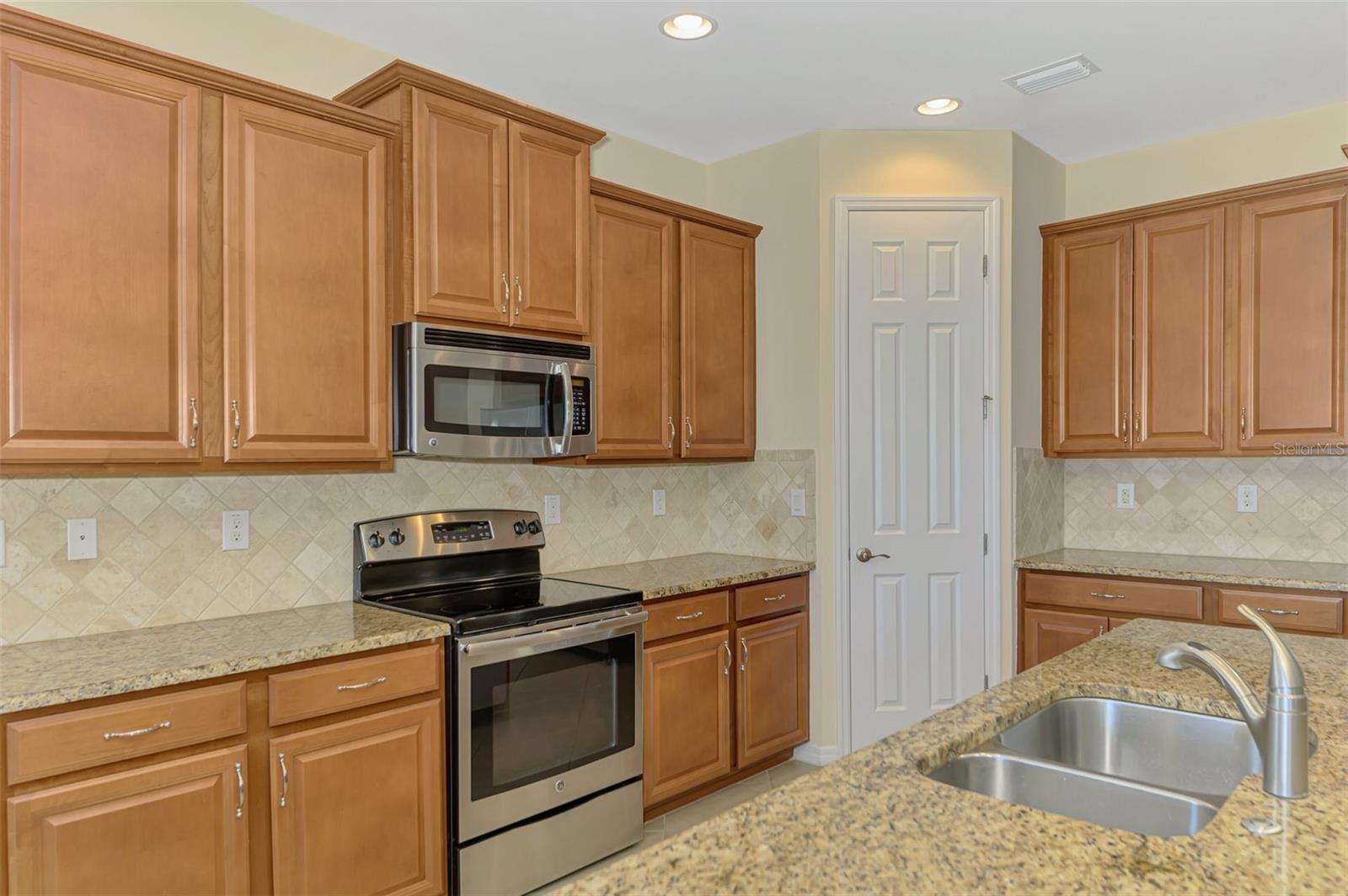 1050 Bluffwood Dr Property Photo 17