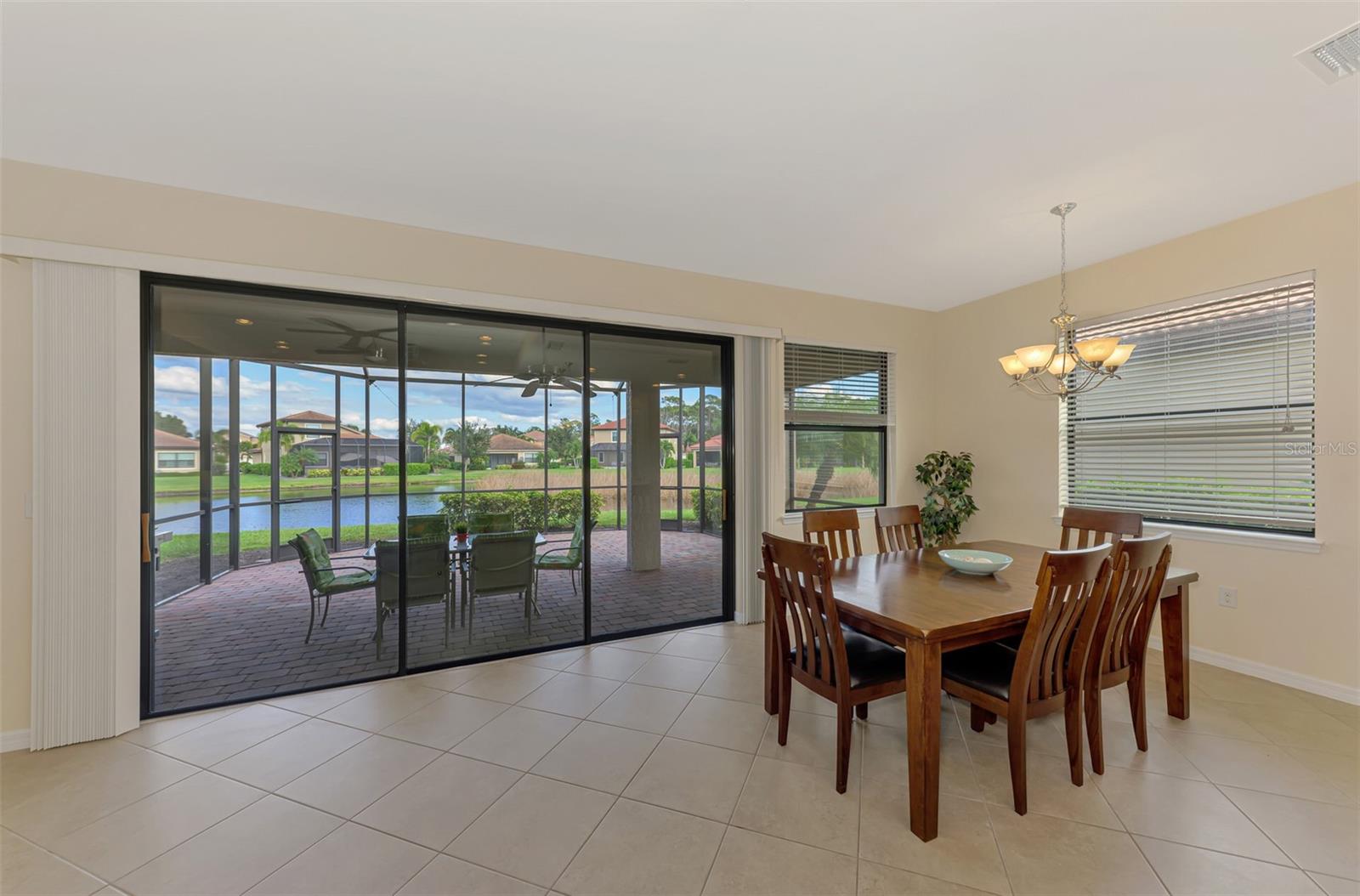 1050 Bluffwood Dr Property Photo 25