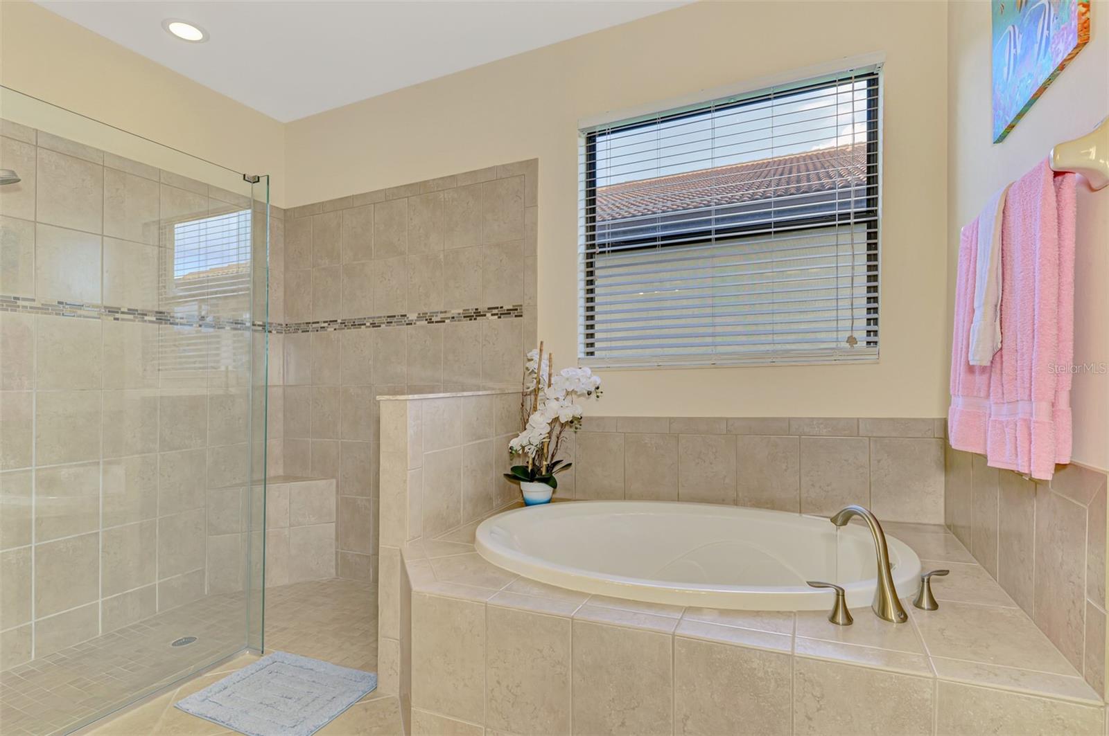 1050 Bluffwood Dr Property Photo 32