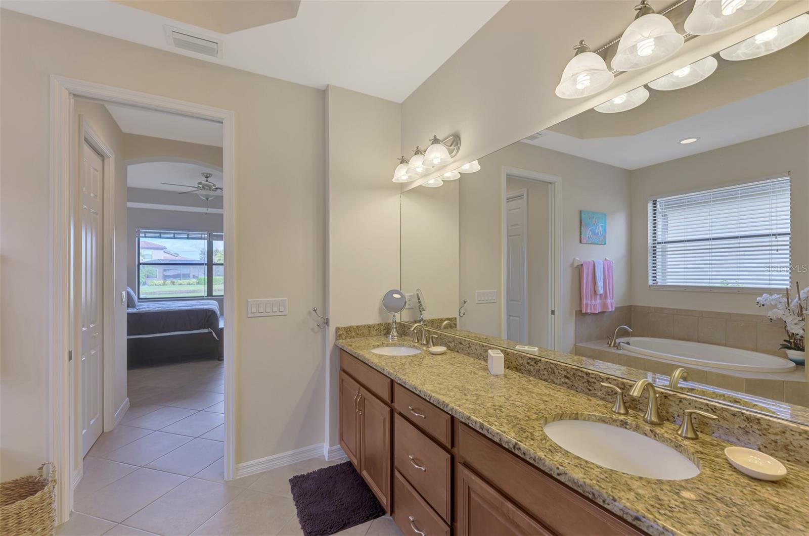 1050 Bluffwood Dr Property Photo 34