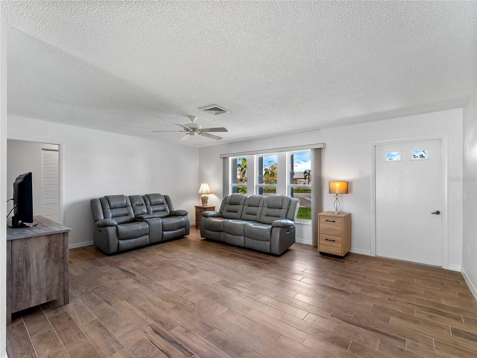 52 Circlewood Dr #a1-2 Property Photo 6