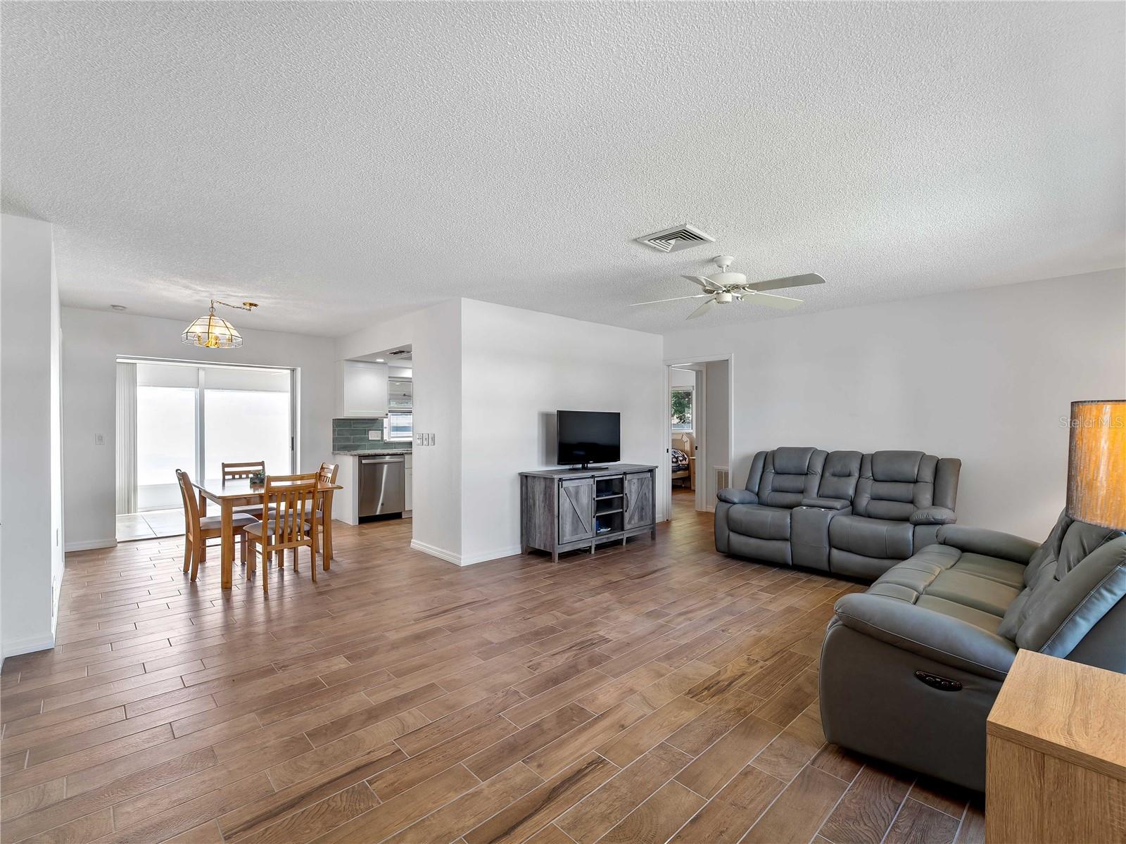 52 Circlewood Dr #a1-2 Property Photo 7