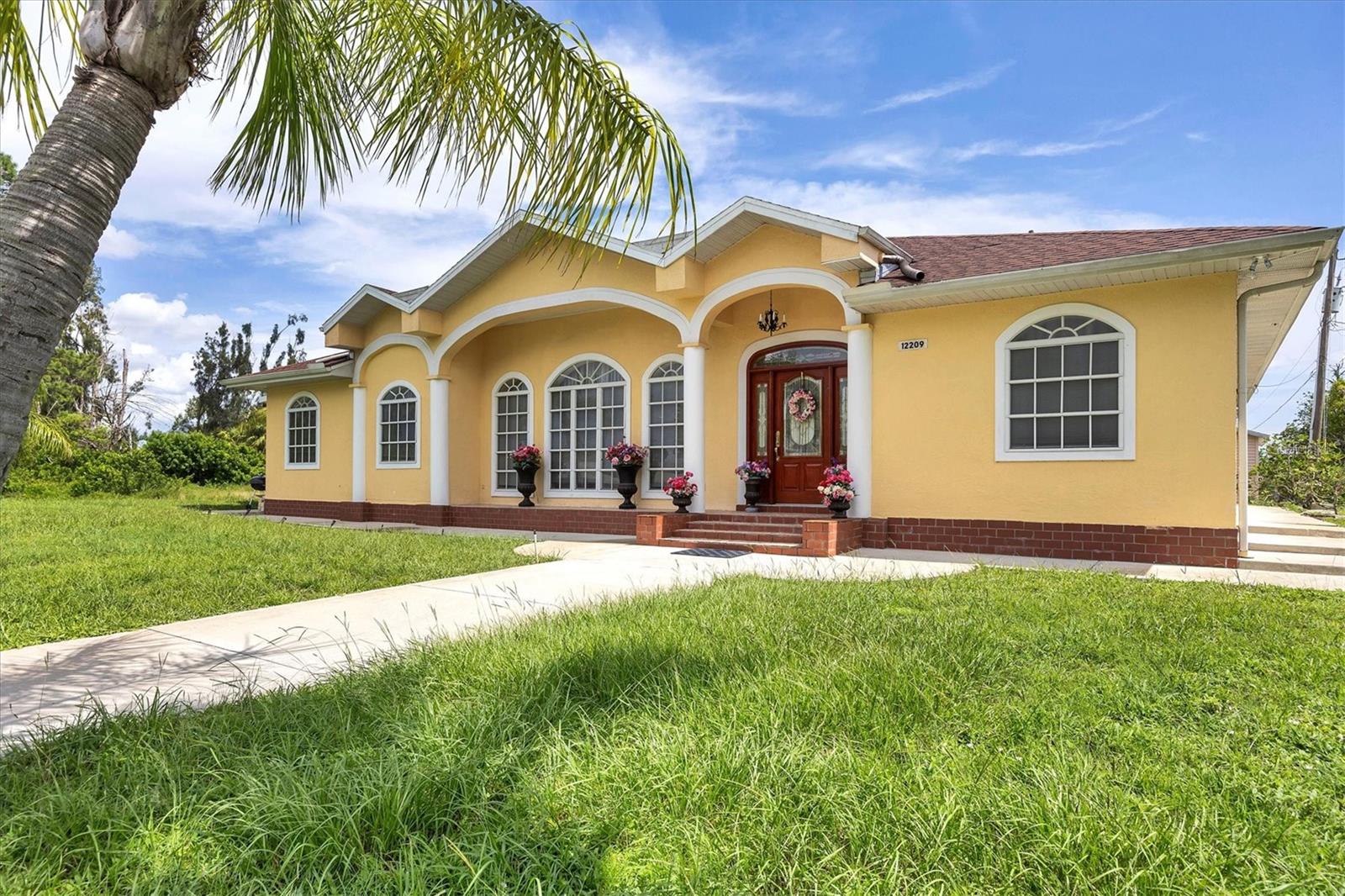 12209 Cotorro Ave Property Photo 4