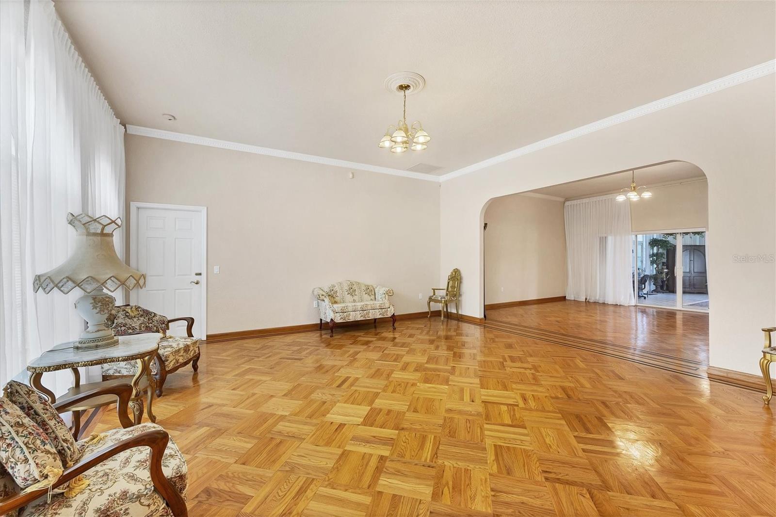 12209 Cotorro Ave Property Photo 8