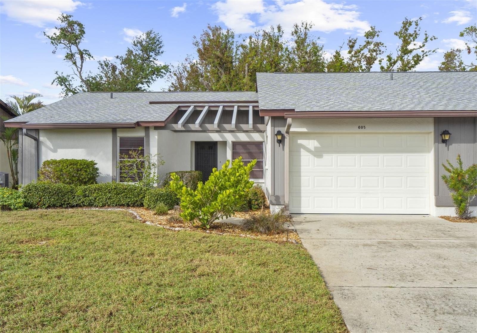 605 APPLE LN Property Photo 1