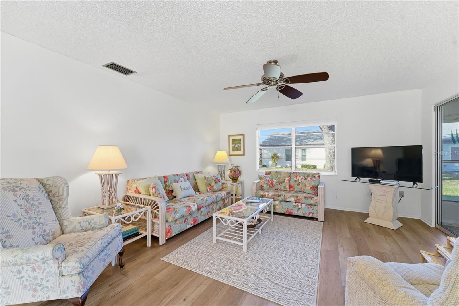 605 Apple Ln Property Photo 3
