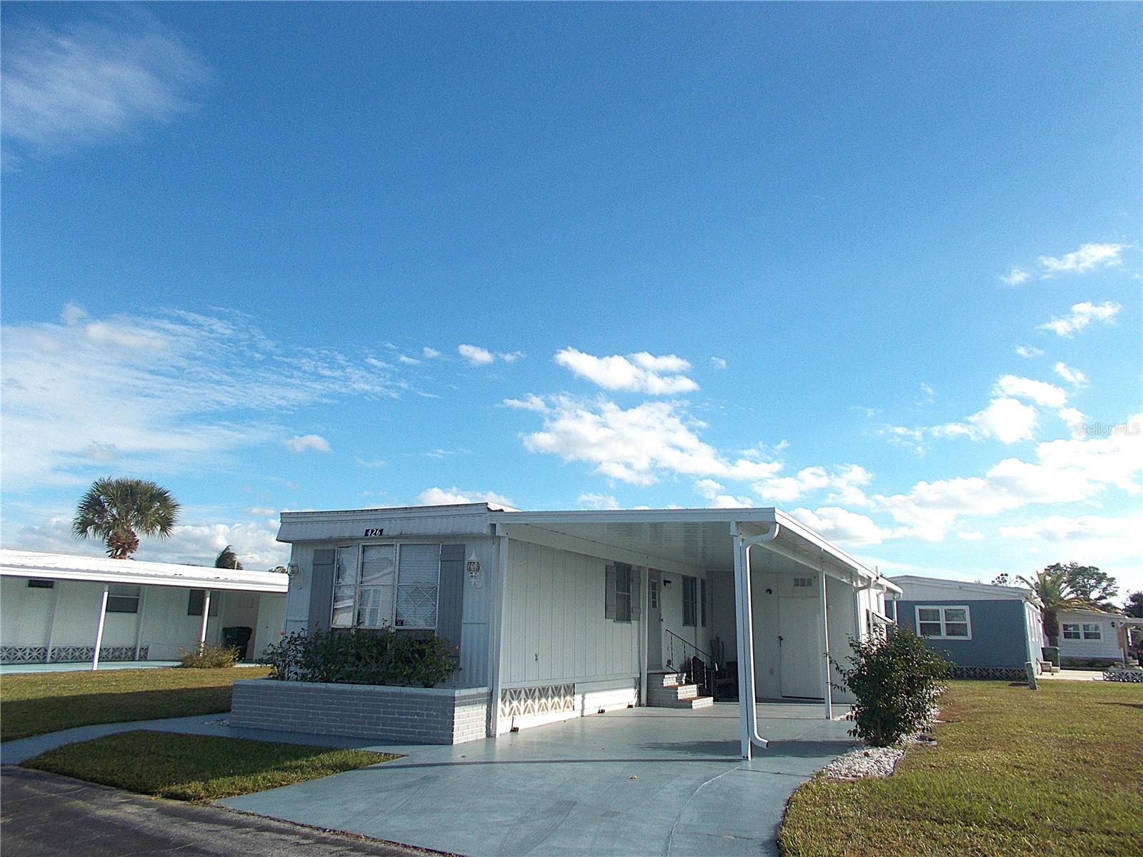 426 Boxwood Dr Property Photo 2