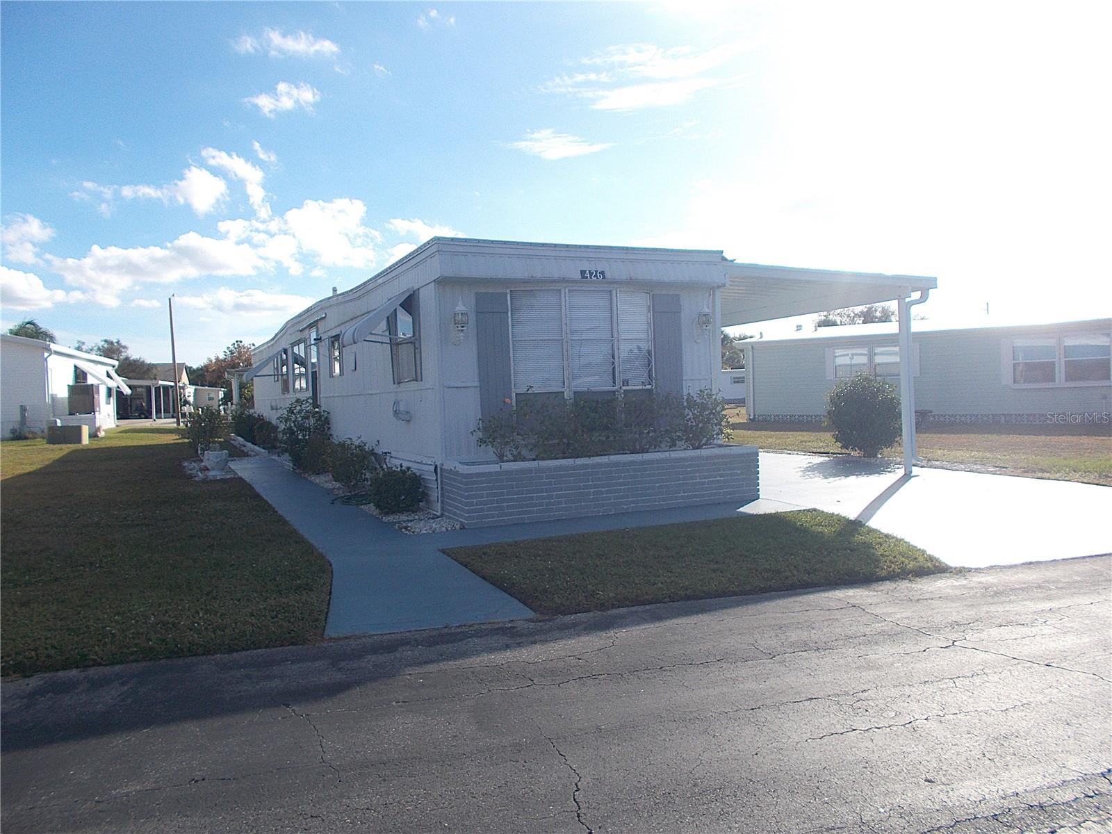 426 Boxwood Dr Property Photo 3