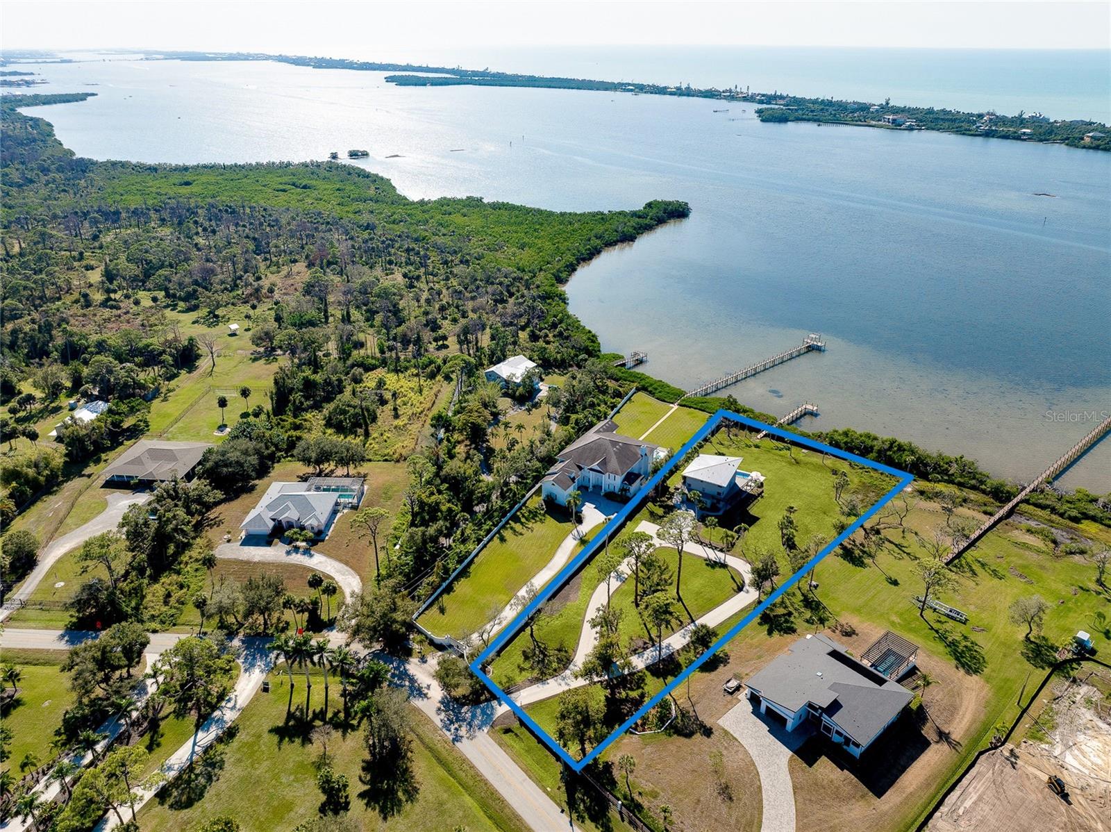 1089 Bayshore Dr Property Photo