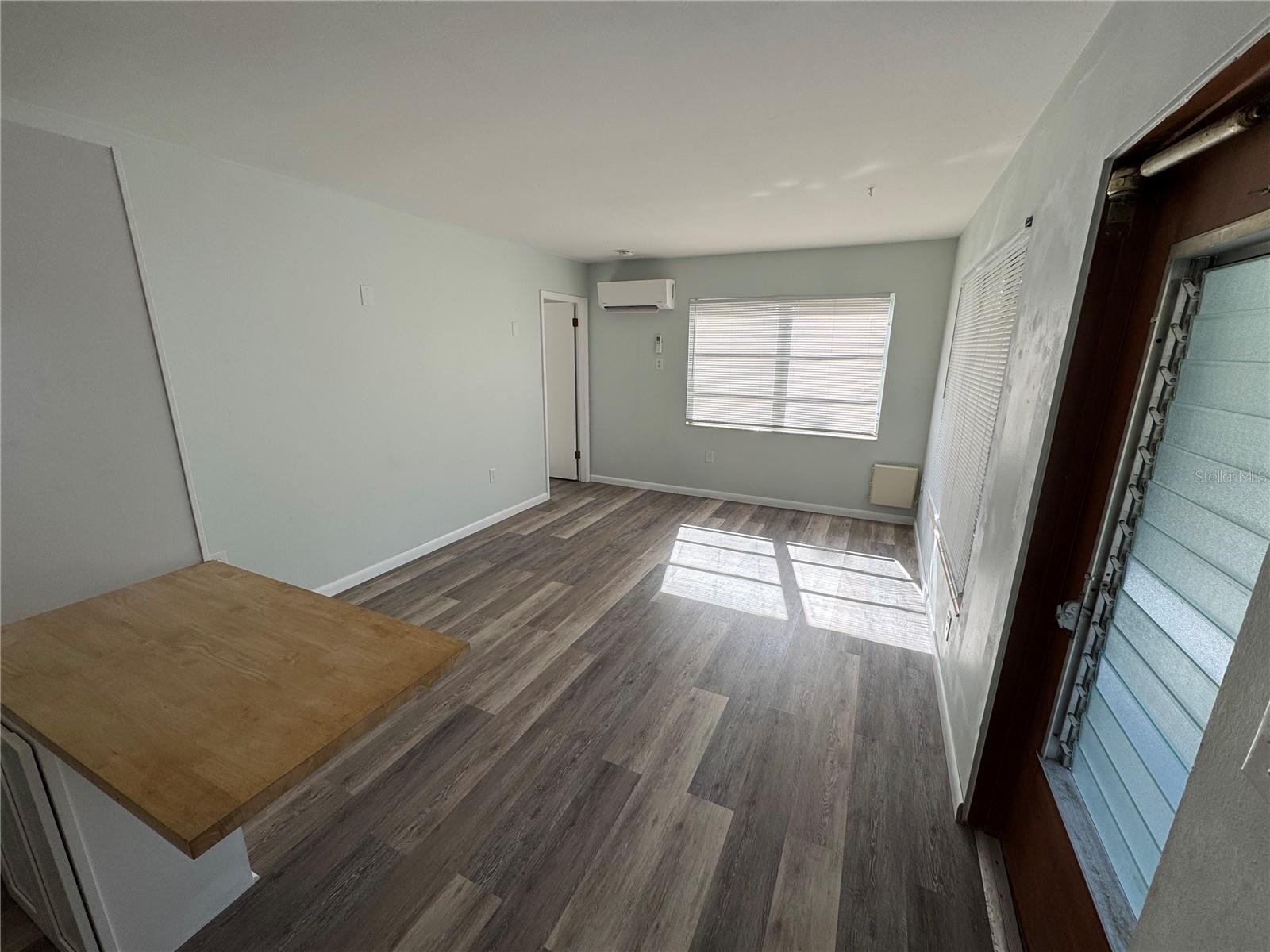 215 Park Blvd S #b Property Photo 5