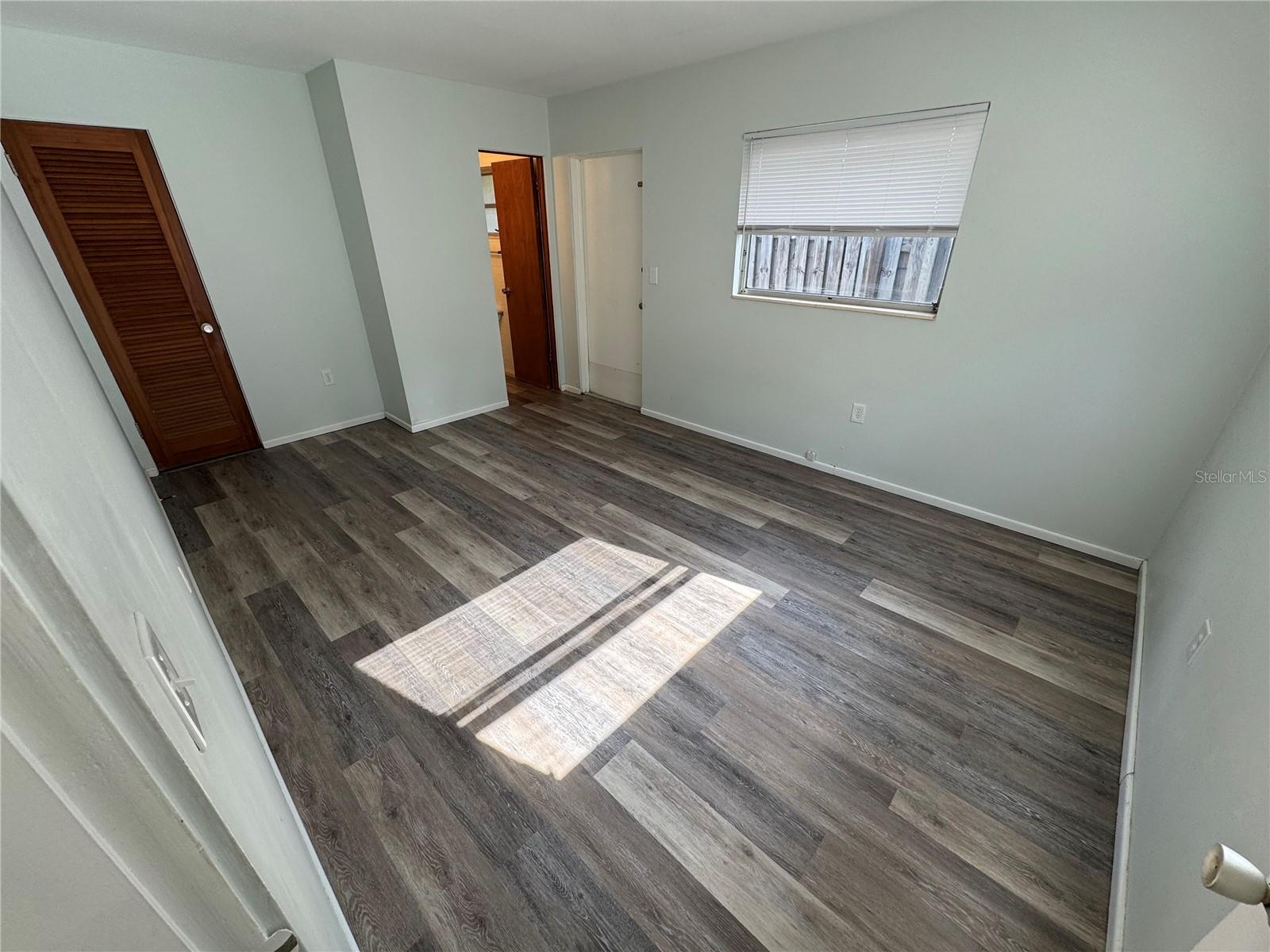 215 Park Blvd S #b Property Photo 7
