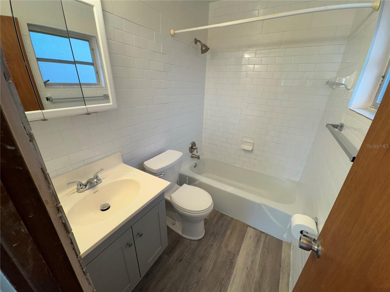 215 Park Blvd S #b Property Photo 9