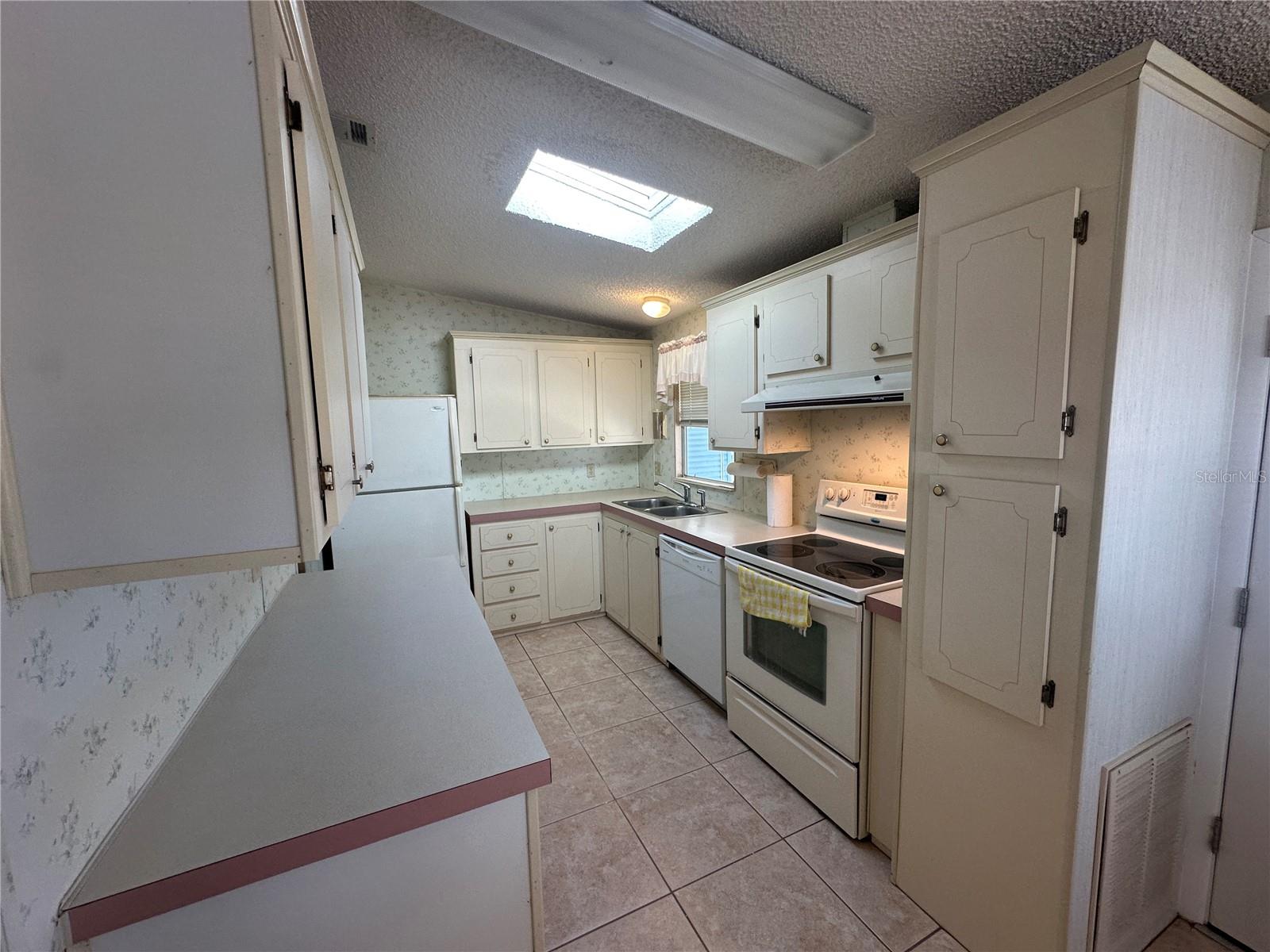 449 Landsedge Dr Property Photo 3