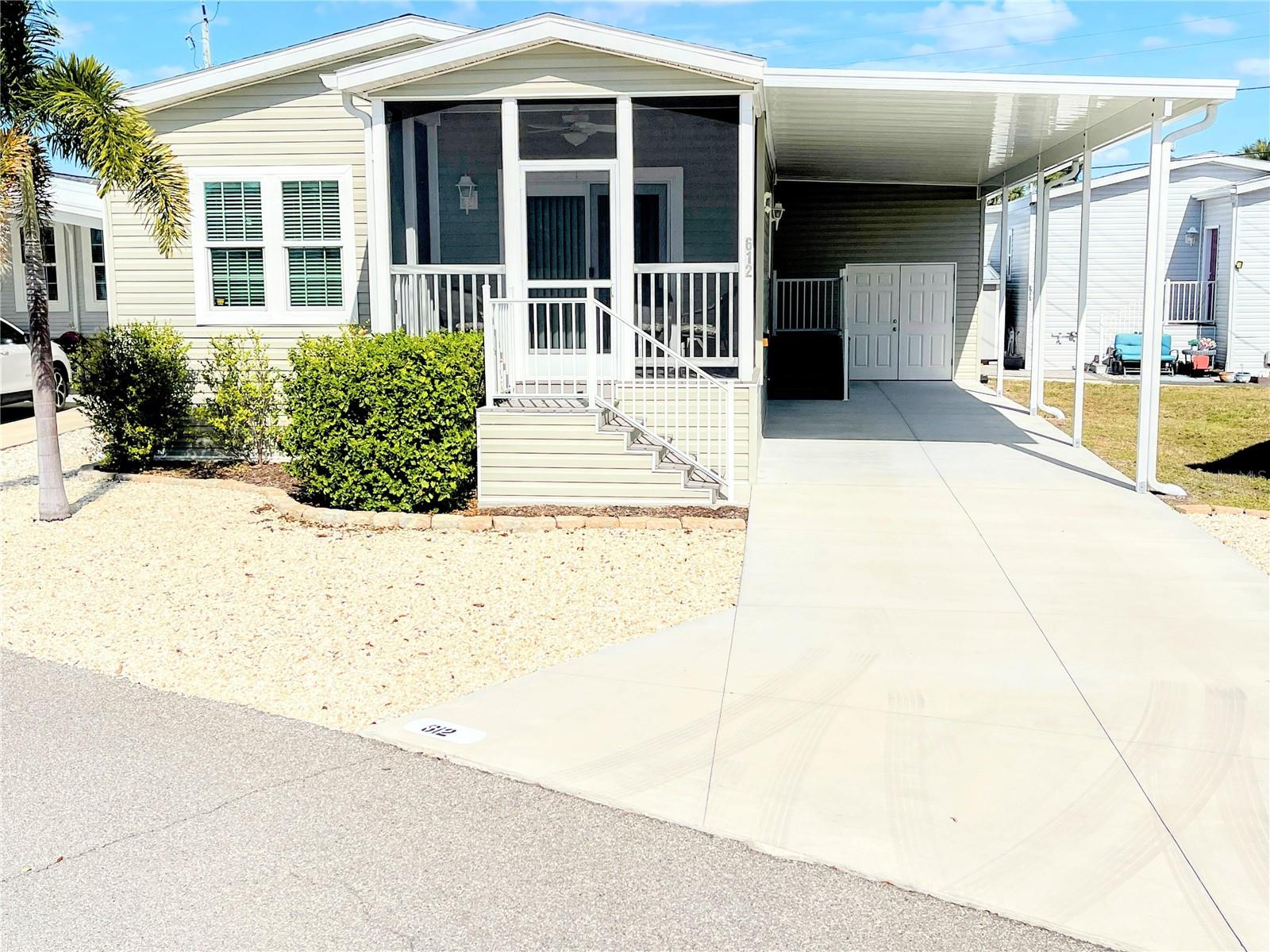 612 CAREFREE Property Photo 1
