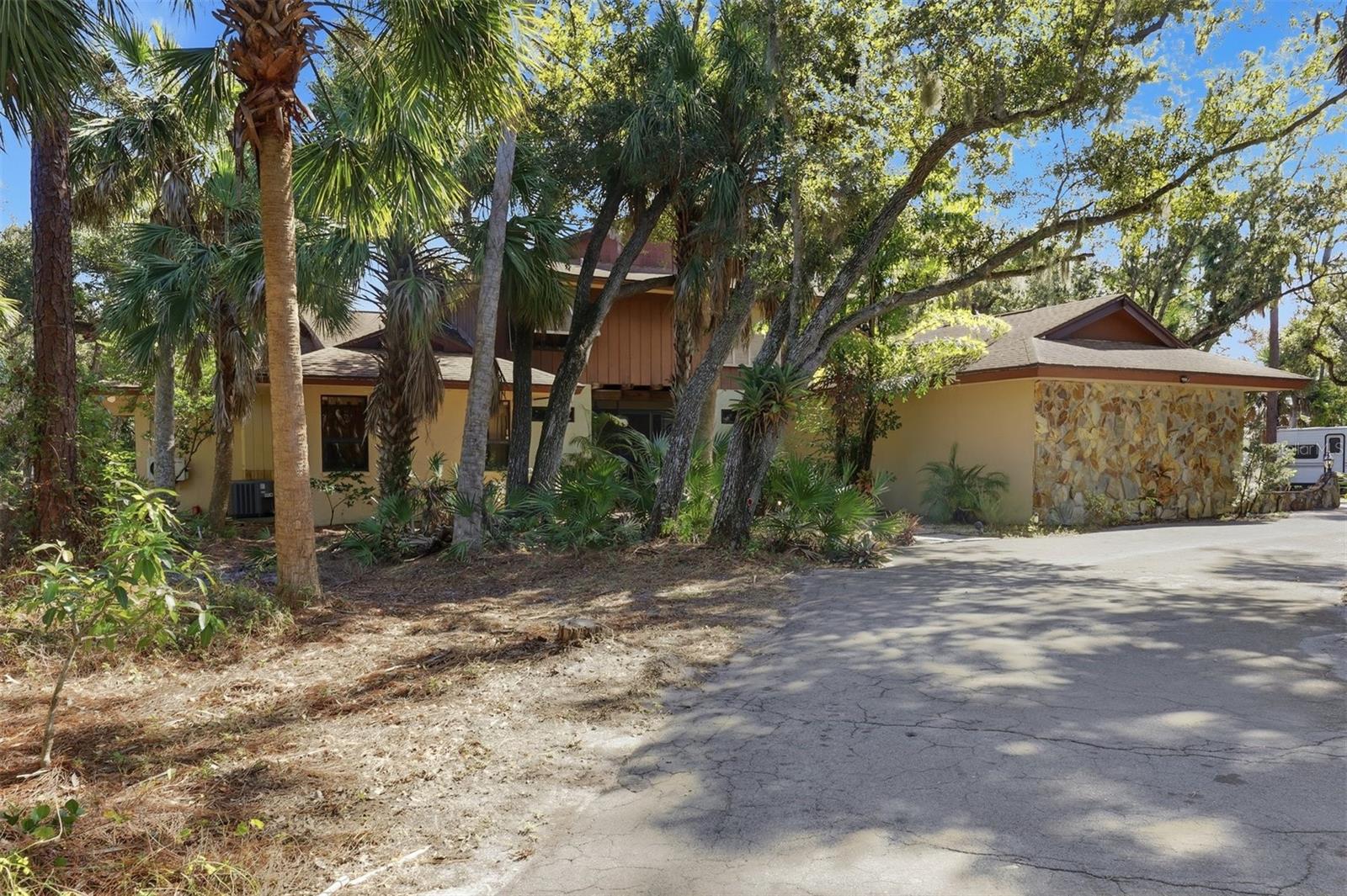 1066 Conover St Property Photo 7