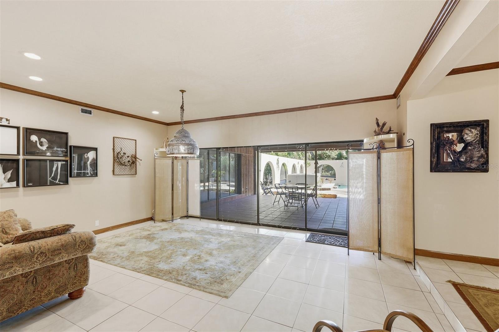 1066 Conover St Property Photo 12