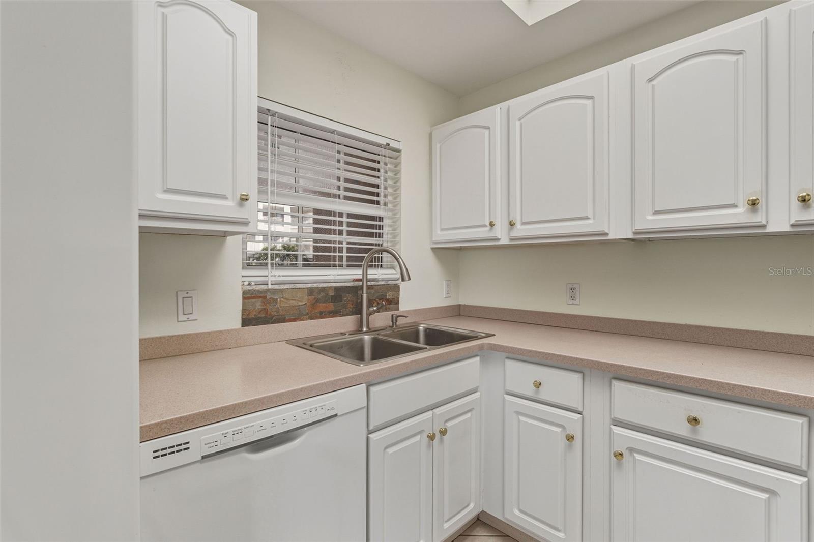 3730 Cadbury Cir #528 Property Photo 10