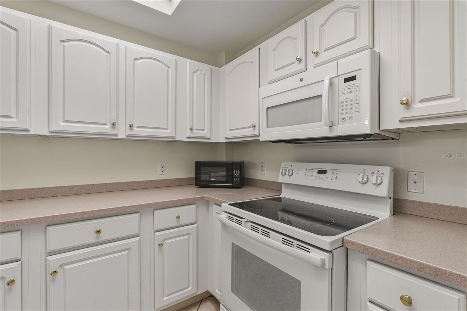 3730 Cadbury Cir #528 Property Photo 11