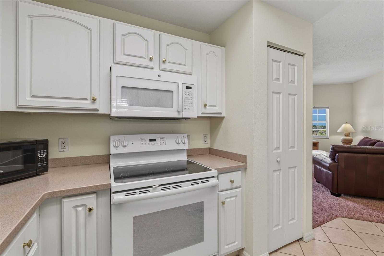 3730 Cadbury Cir #528 Property Photo 12