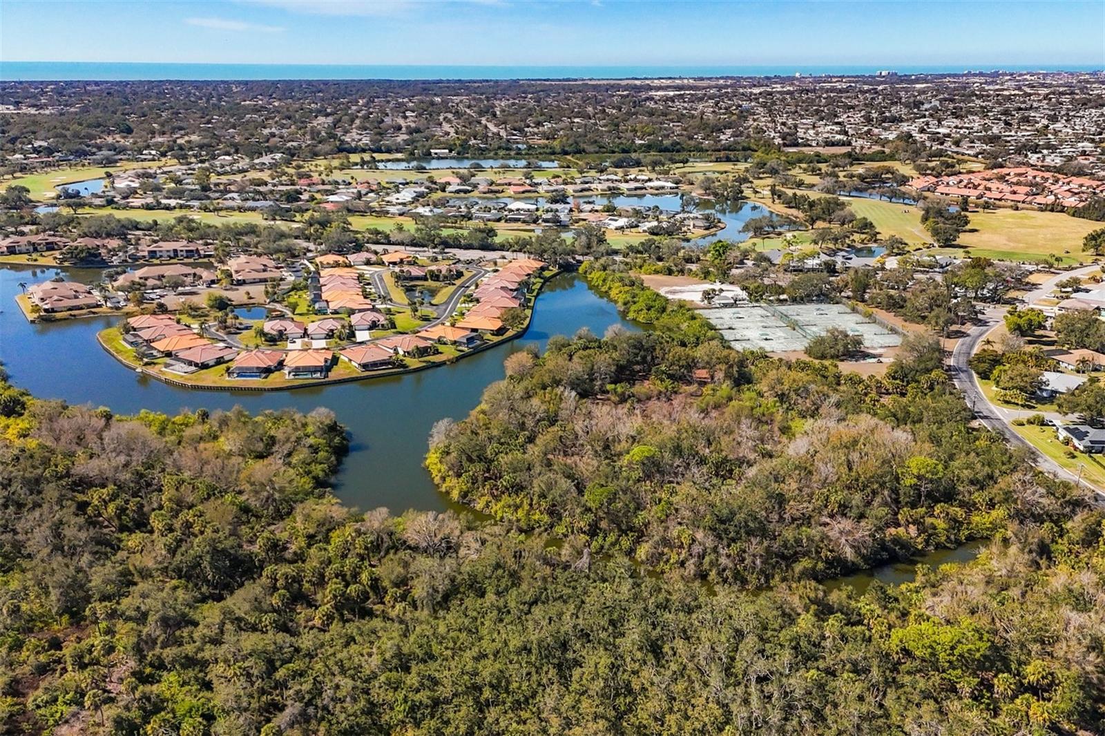 E Sklar Dr Property Photo 10