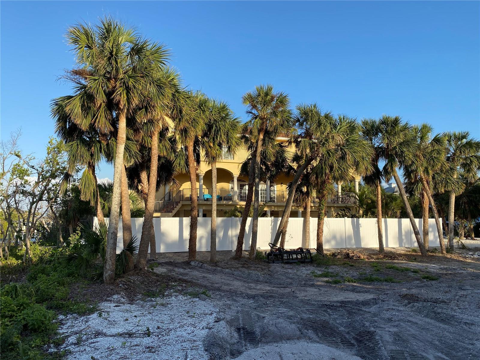 61 Palm Dr Property Photo 1