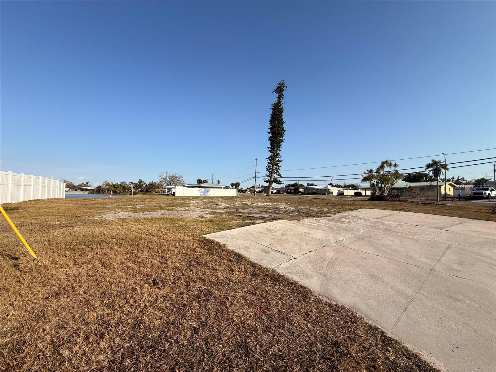 303 Shamrock Blvd Property Photo 5