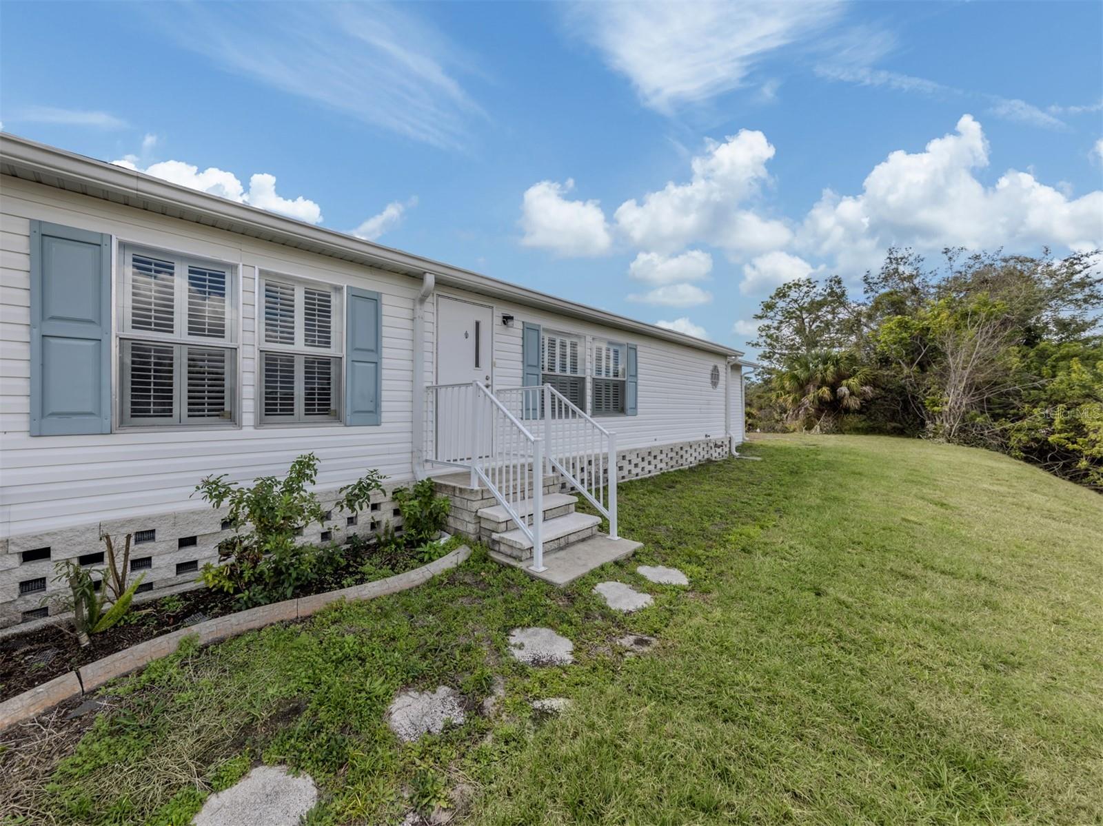 583 Portside Dr Property Photo 1